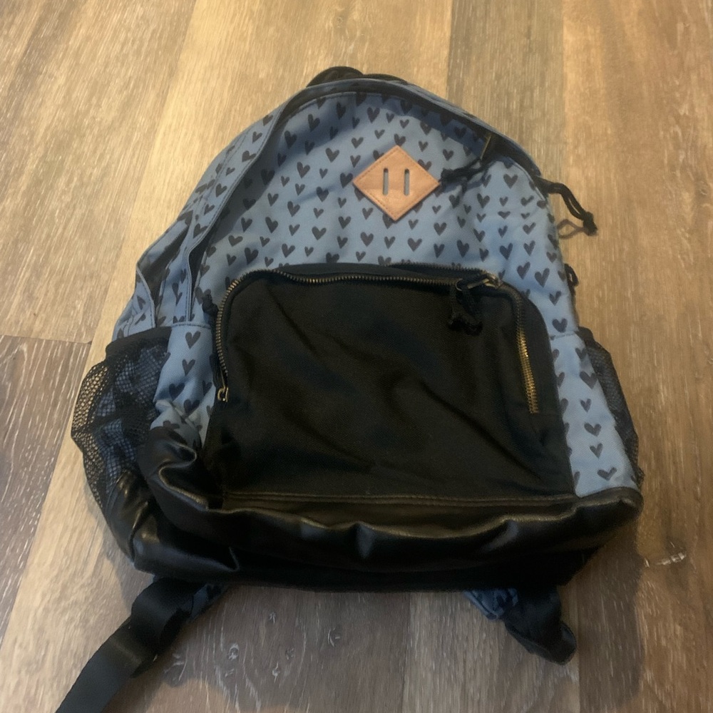 🆕Girl’s all over heart print blue book bag